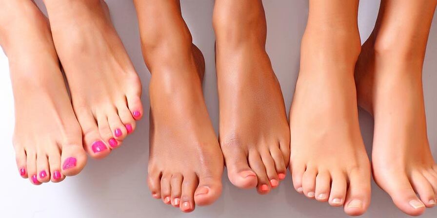 pés saudáveis ​​após tratamento de fungos nas unhas