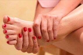 Micose dos pés provoca aparecimento de coceira na pele
